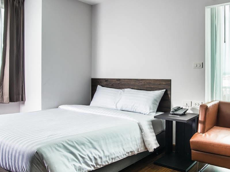 Winner Sriracha Serviced Apartment Сі-Рача Екстер'єр фото