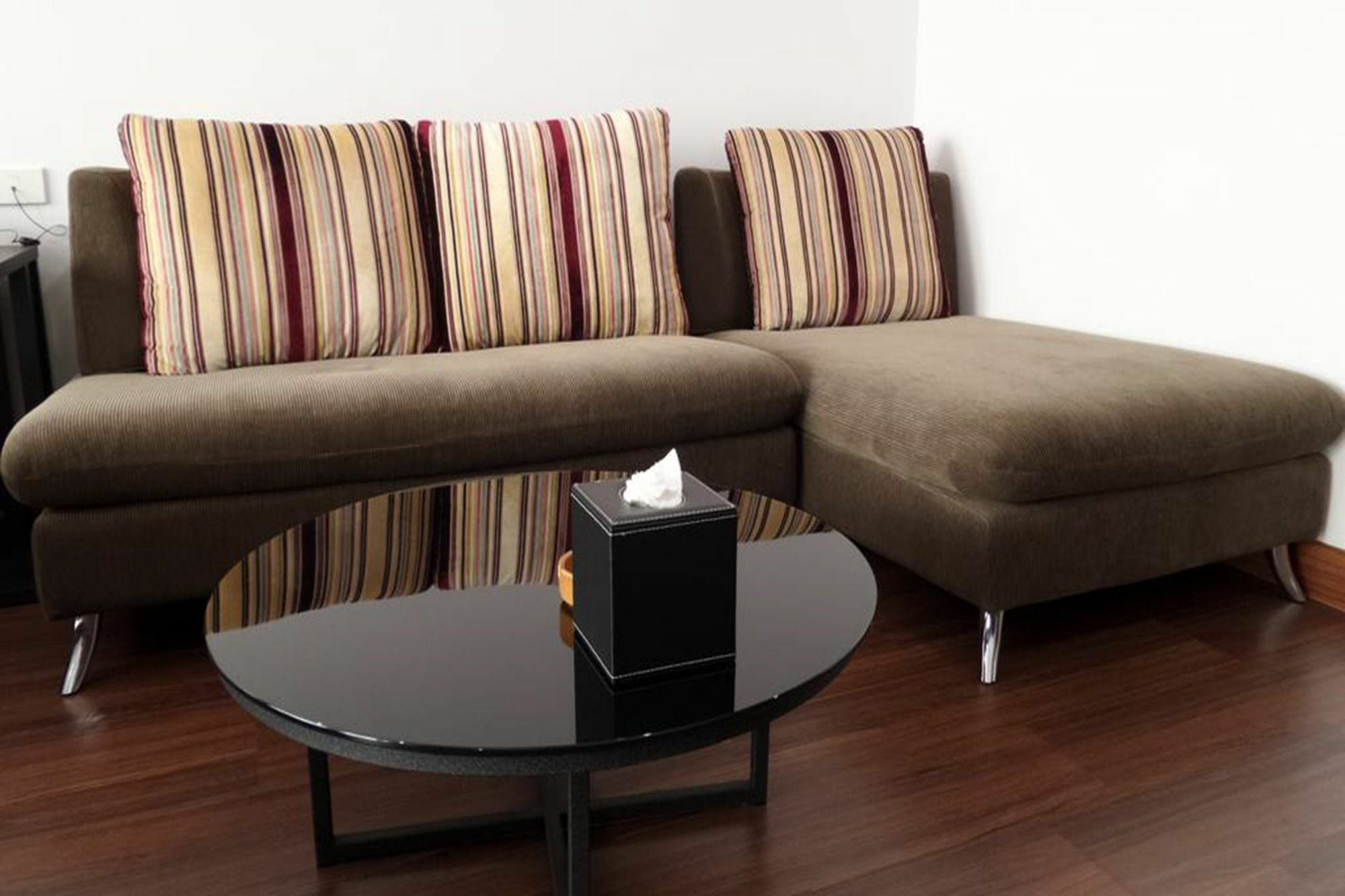 Winner Sriracha Serviced Apartment Сі-Рача Екстер'єр фото