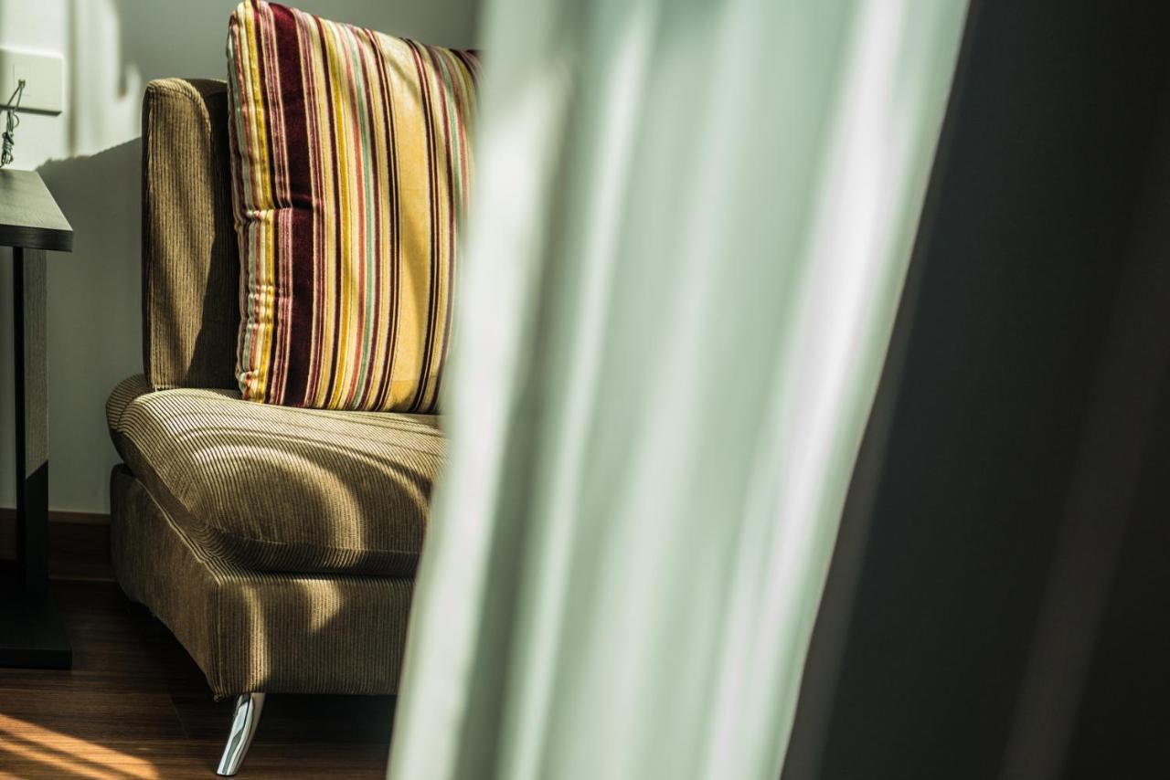 Winner Sriracha Serviced Apartment Сі-Рача Екстер'єр фото