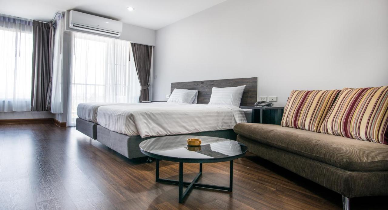 Winner Sriracha Serviced Apartment Сі-Рача Екстер'єр фото