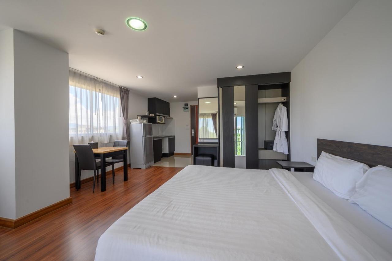 Winner Sriracha Serviced Apartment Сі-Рача Екстер'єр фото